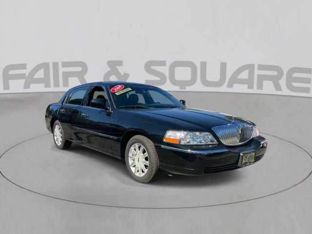 2009 Lincoln Town Car Signature Limited — actual vehicle
